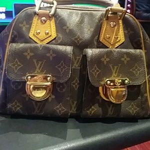 Louis button purse real